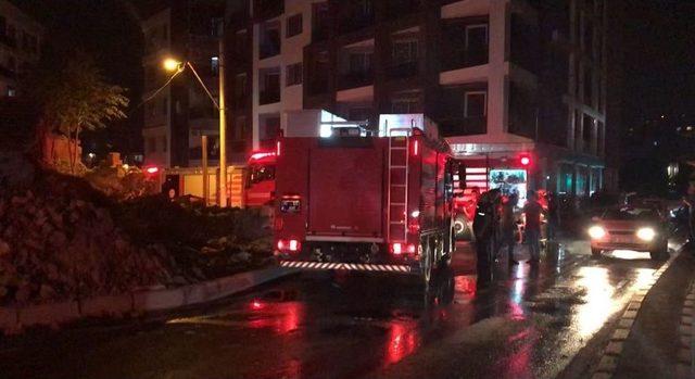 İzmir’de Meydana Gelen Patlama Mahalleliyi Sokağa Döktü