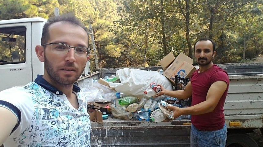 Piknik Yapmaya Gittiler, Dayanamayıp &Ccedil;&ouml;p Topladılar