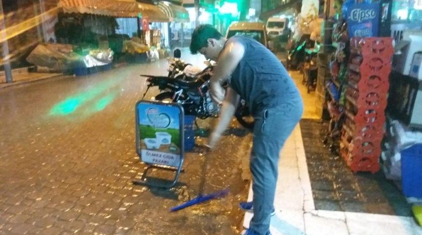 Afyonkarahisar&rsquo;da Şiddetli Yağış Korkuttu