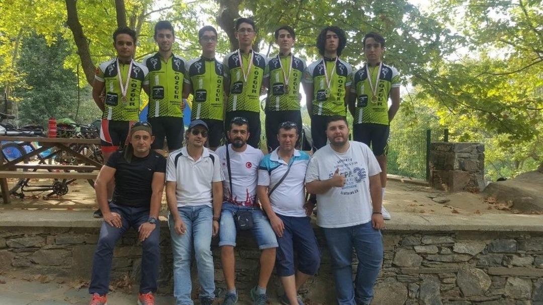 Nazillili Bisiklet&ccedil;iler Muğla&rsquo;dan Madalyayla D&ouml;nd&uuml;
