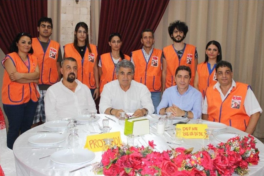 Yetim &Ccedil;ocuklara Burs Ve Kırtasiye Yardımı