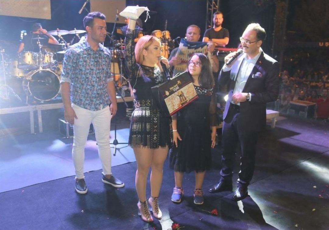 Tarhana Canavarı Ece Se&ccedil;kin Uşak&rsquo;ta Coştu