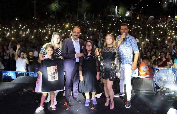 Tarhana Canavarı Ece Seçkin Uşak’ta Coştu G1