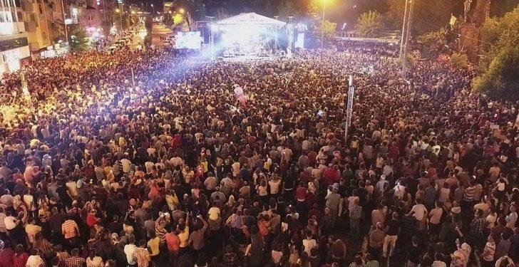 Tarhana Canavarı Ece Seçkin Uşak’ta Coştu G3