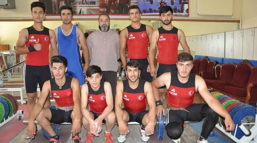 Vanlı Halterciler T&uuml;rkiye Şampiyonasına Hazırlanıyor