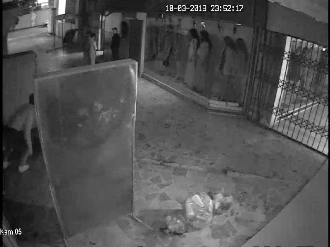 Uyumaya Girdikleri Kuaf&ouml;r Soyulunca Başları Belaya Girdi