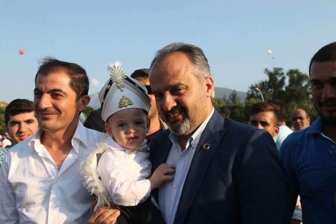 Bursa&rsquo;da S&uuml;nnet Coşkusu