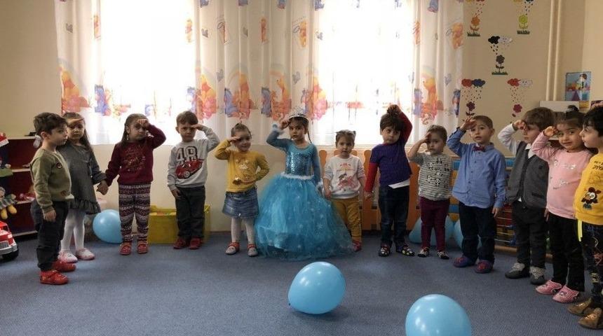 Minikler Mehmet&ccedil;iğe Selam G&ouml;nderdi