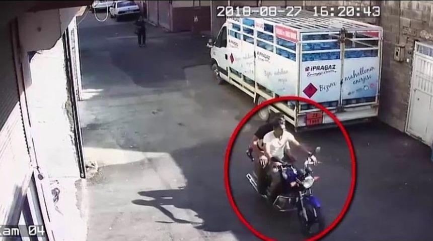 Motosikletli 2 Kapkaççı Tutuklandı