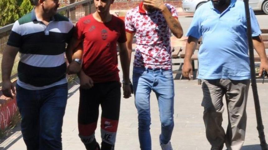 Suriyeli Kadının Çantasını Alan Kapkaççılar Güvenlik Kamerasında