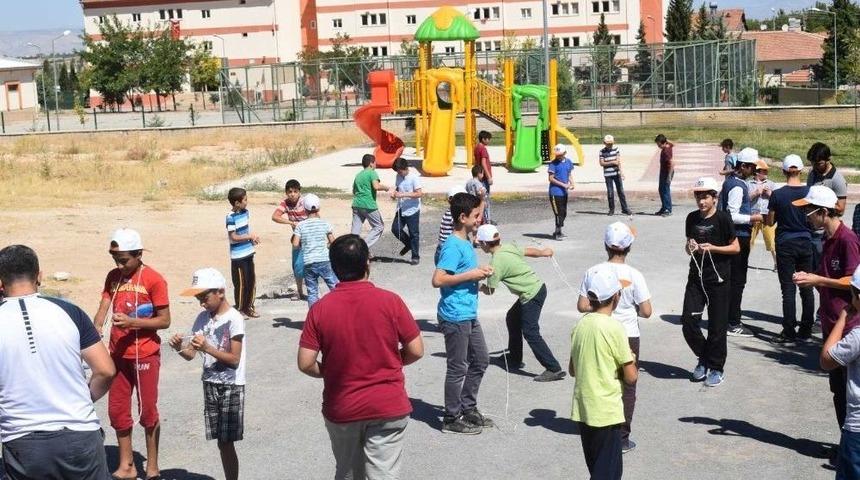 Bir Gelenek Ve Binlerce G&uuml;len &Ccedil;ocuk