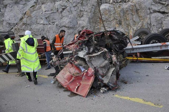 Konya&rsquo;da Tahta Y&uuml;kl&uuml; Tır Devrildi: 1 &Ouml;l&uuml; 1