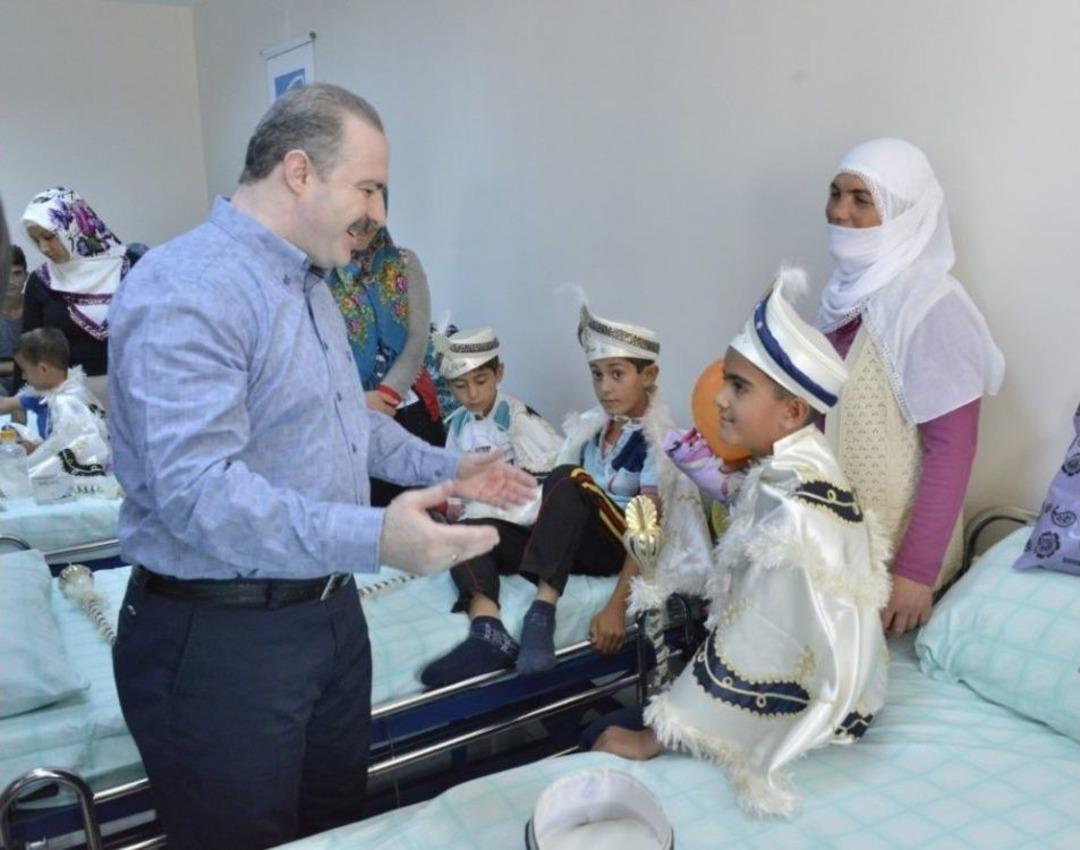 Tuşba Belediyesi&rsquo;nden &lsquo;başkanım Kirvem Olsun&rsquo; 4. Geleneksel S&uuml;nnet Ş&ouml;leni