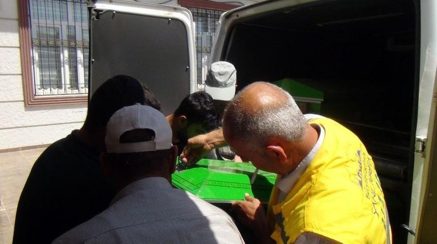 Merdivenden D&uuml;şen K&uuml;&ccedil;&uuml;k &Ccedil;ocuk Hayatını Kaybetti