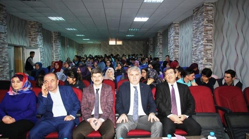 Mehmet Akif Şiirleri İle Anıldı