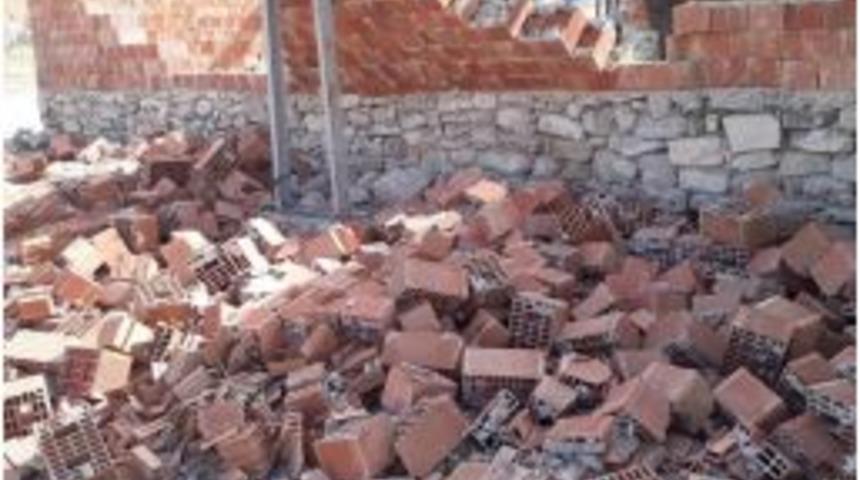 G&uuml;ny&uuml;z&uuml;&rsquo;nde Şiddetli Fırtına