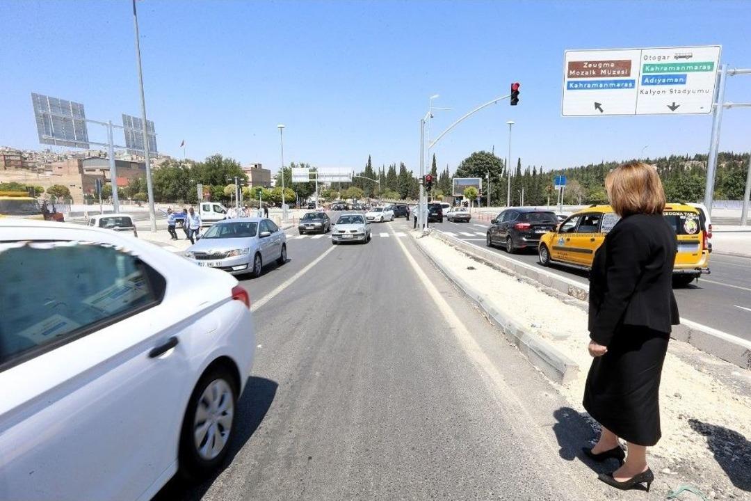 Mezarlık Kavşağı K&ouml;pr&uuml;s&uuml; Bayram &Ouml;ncesinde Trafiğe A&ccedil;ıldı