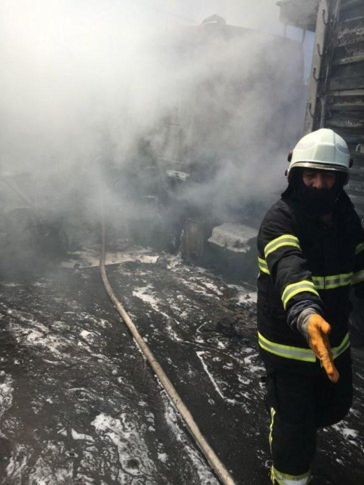 Park Halindeki Araçta Yangın: 1 Yaralı G4