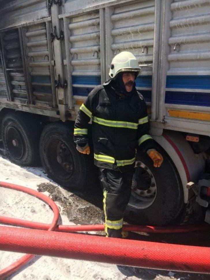 Park Halindeki Araçta Yangın: 1 Yaralı G5