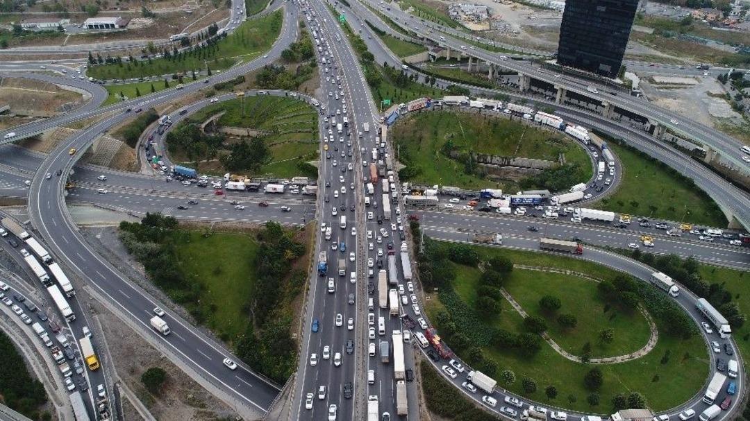 Mahmutbey Gişelerinde Bayram Trafiği