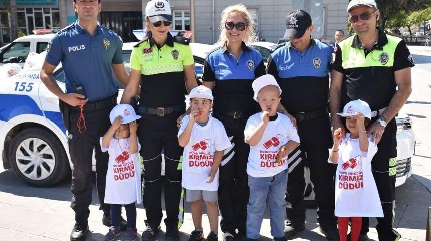 Çocuklardan Hatalı Sürücülere "kırmızı Düdüklü" Uyarı