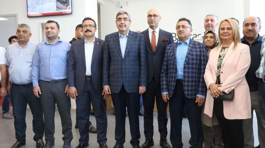 Başkan &Ouml;zke&ccedil;eci Dolar Bozdurdu