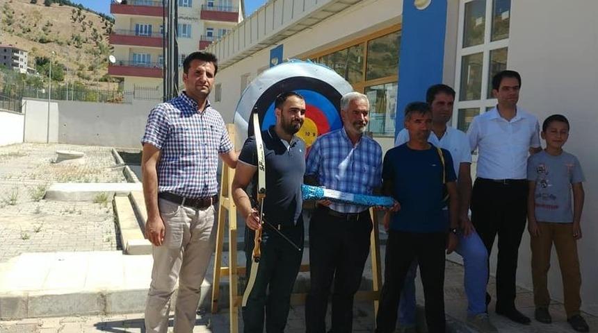 Sincik&rsquo;te Ok Atma Yarışması D&uuml;zenlendi