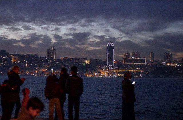 İstanbul’da Gün Batımı Kartpostallık Görüntüler Oluşturdu