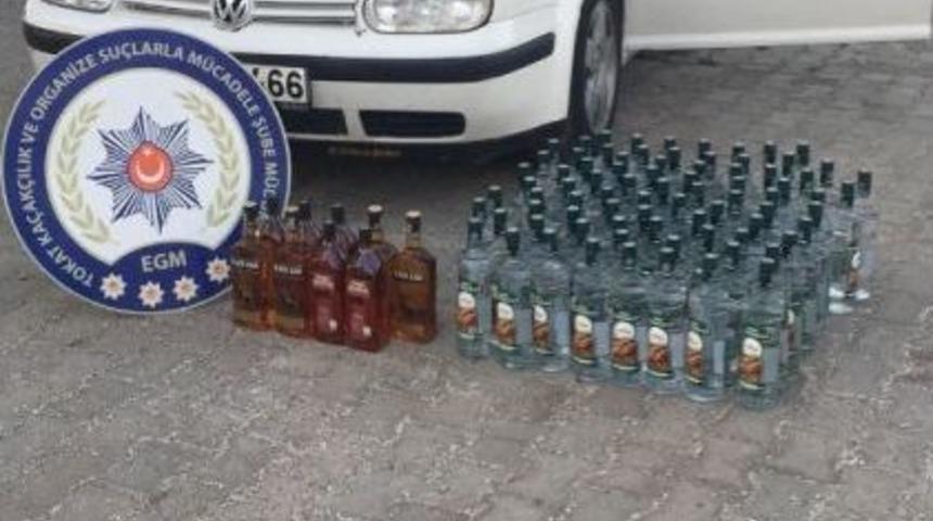 Otomobilden 89 Şişe Ka&ccedil;ak Alkol &Ccedil;ıktı