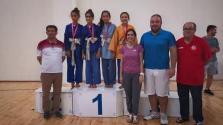 Yunusemre Belediyesi Kilis’te Madalyaları Topladı