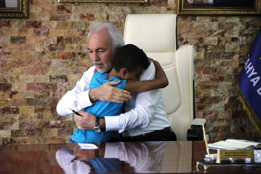 Kamil Sara&ccedil;oğlu: K&uuml;tahya Belediyesi&rsquo;nin Kapısı Herkese A&ccedil;ık