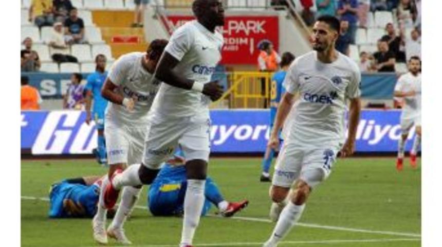 4’te 4 Yapan Kasımpaşa’nın Liderlik Keyfi