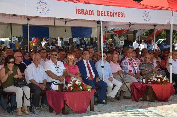 Aleyna Tilki, Üzüm Festivalinde Sahne Aldı G1