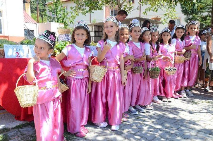 Aleyna Tilki, Üzüm Festivalinde Sahne Aldı G2