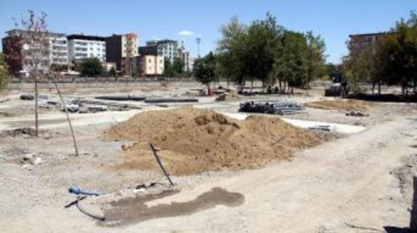 Kardeşlik Parkının İnşaat &Ccedil;alışması Devam Ediyor