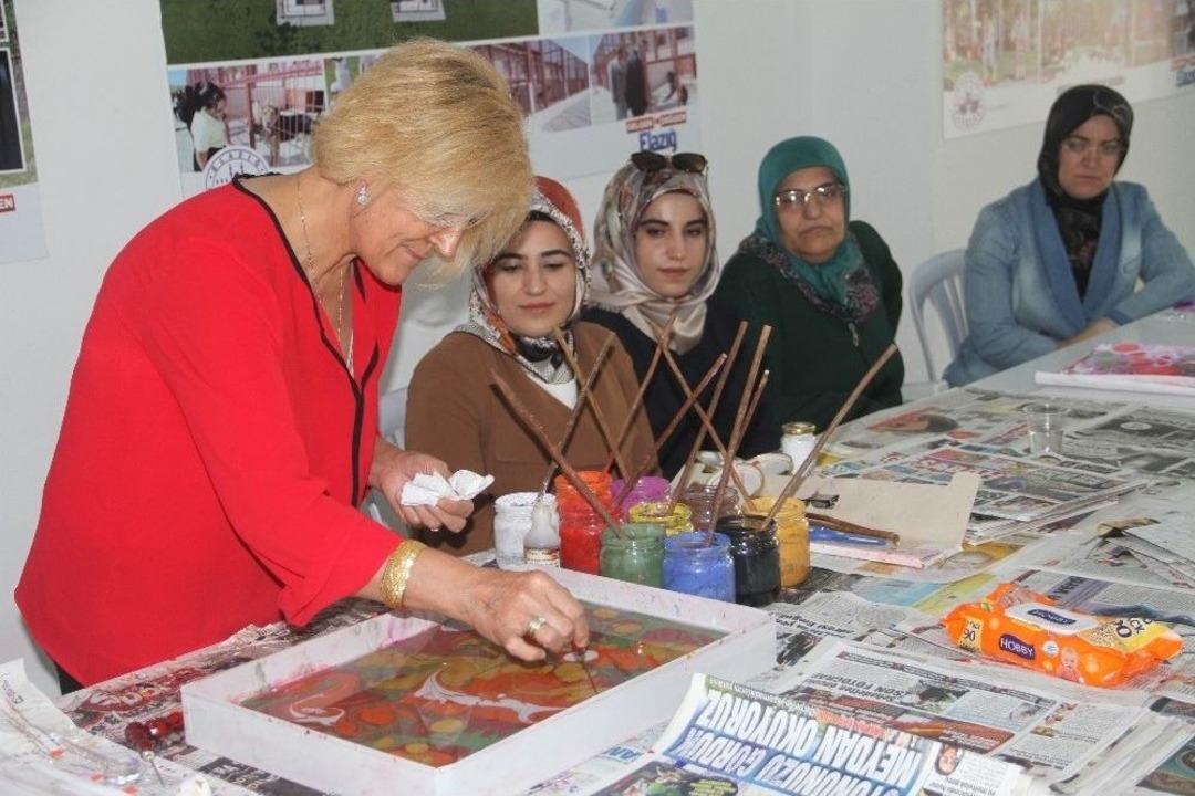 Elazığ&rsquo;da Belediye Tarafından A&ccedil;ılan, "yaşam Merkezi" İle Kadınlar Kendilerini Geliştiriyor