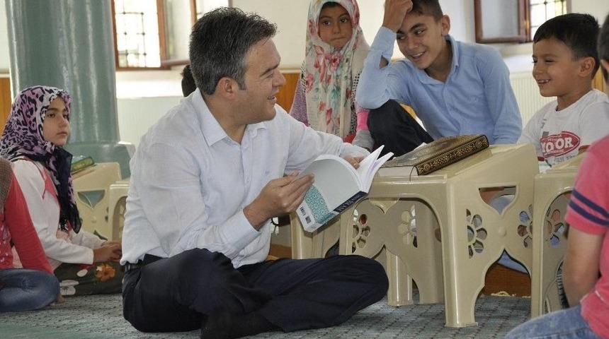 Başkan T&uuml;t&uuml;nc&uuml;&rsquo;den Kur&rsquo;an Kursu Ziyaretleri Ve Kur&rsquo;an-ı Kerim Hediyesi