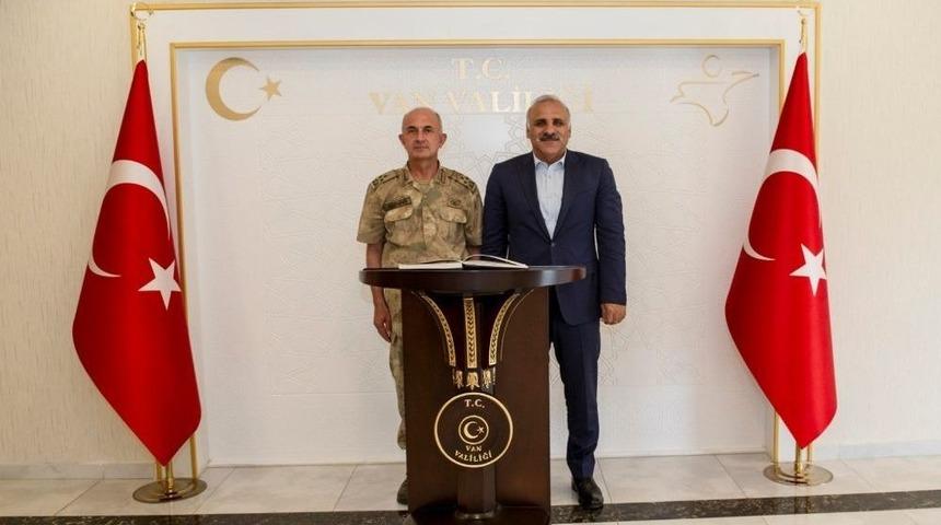 Korgeneral Karataş&rsquo;tan Vali Zorluoğlu&rsquo;na Veda Ziyareti
