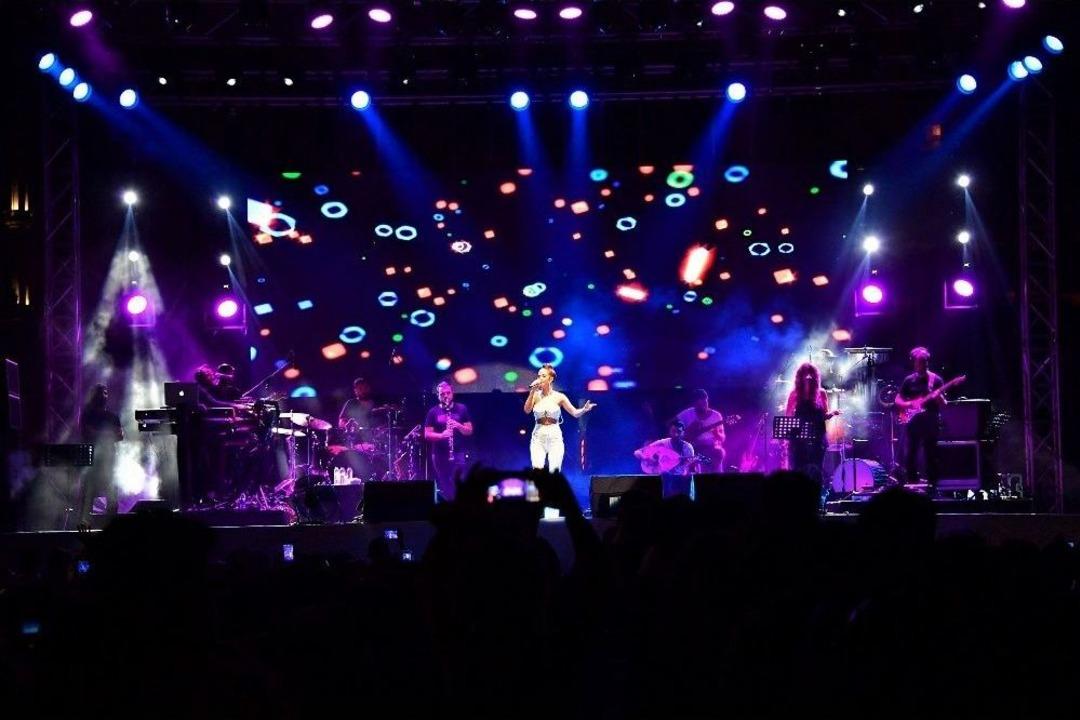 Bariş Ve Sevgi Buluşmaları S&ouml;yleşilerle Konserlerle Devam Ediyor