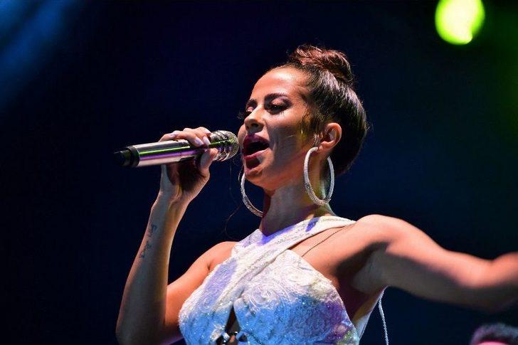 Bariş Ve Sevgi Buluşmaları Söyleşilerle Konserlerle Devam Ediyor G3