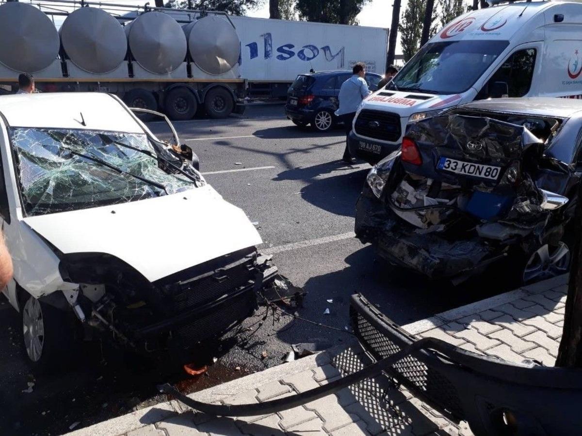 Zincirleme Kazada 7 Ara&ccedil; Birbirine Girdi; 1 &Ouml;l&uuml;, 7 Yaralı