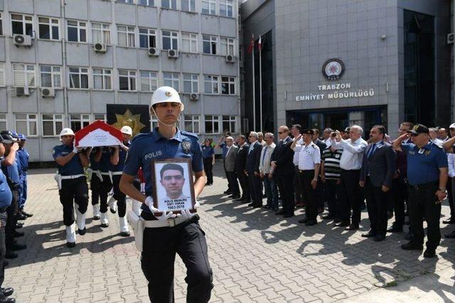 Kansere Yenilen Genç Polis İçin Tören Düzenlendi