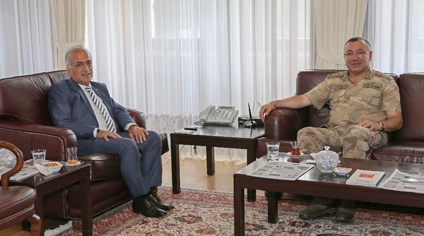 T&uuml;mgeneral G&uuml;ray Alpar&rsquo;dan Rekt&ouml;r &Ccedil;omaklı&rsquo;ya Veda Ziyareti