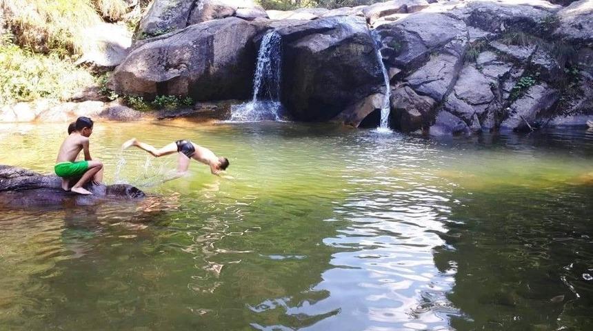 Bursalılar 2 Bin Metrede Y&uuml;zerek Serinliyor