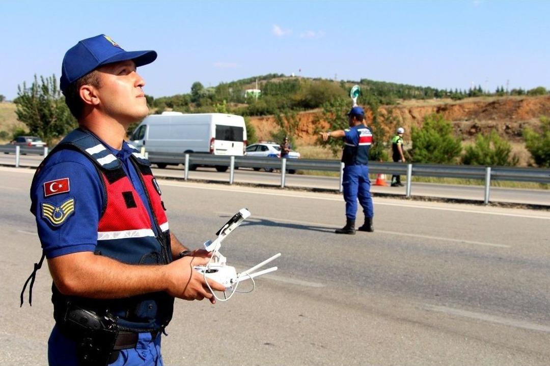 S&uuml;r&uuml;c&uuml;lerin Bayram Şekeri Jandarmadan