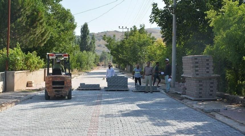 Dinar&rsquo;da Yol Yapım &Ccedil;alışmaları