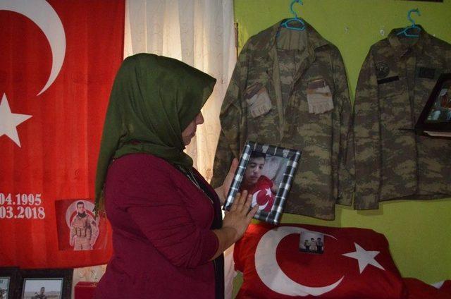 Şehit Annesi Oğlunun Tüm Hatıralarını Bir Odada Muhafaza Ediyor