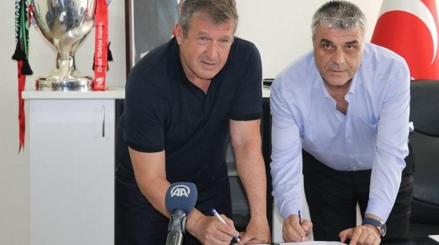 Fenerbah&ccedil;e Ve Akhisarspor Yabancı Teknik Adamlara Emanet