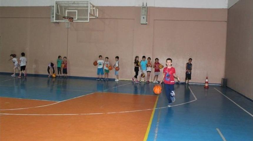 Tekirdağlı &Ouml;ğrenciler Tatili Basketbol Yaz Okuluyla Değerlendiriyor