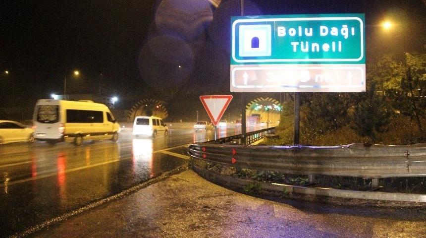 Bolu Dağı&rsquo;nda Tatilcilere Yağış S&uuml;rprizi